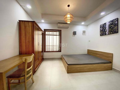 BÊN MÌNH CÓ PHÒNG CỬA SỔ 28M2 TRUNG TÂM Q1