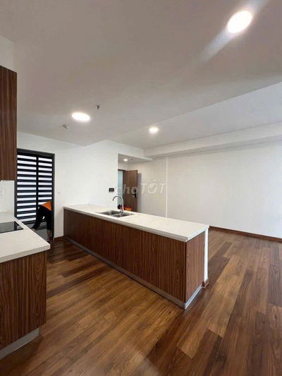 Bán căn hộ Akari Võ Văn Kiệt 100m2 gồm 3PN, 2WC, giá 4,3 tỷ.