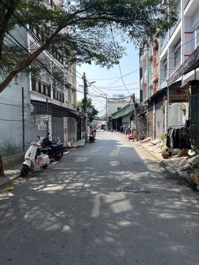 Nhà phố trệt 2 lầu. Có 4PN 3Wc. Đường trước nhà 6m. Hẻm thông