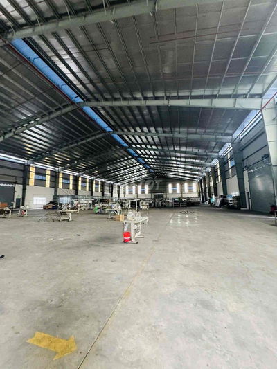 Kho, xưởng 4000m2 40x100m, có 1200m thổ cư 3 mặt tiền đường nhựa