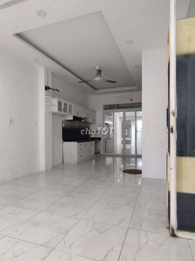 Nhà 1 Trệt 1 Lầu sân thượng 4,5x10m 2 Phòng hẻm 500 Đoàn Văn Bơ