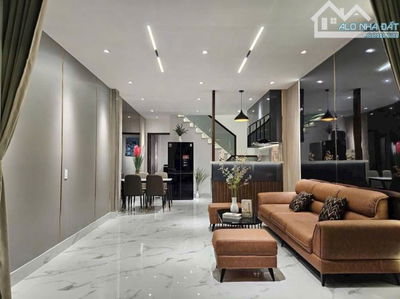 Bán nhanh căn nhà 2 tầng, có HĐ thuê 13 tr ngay Hoàng Việt, Tân Bình 2 Tỷ 920 / 64.4m2