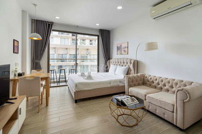 Cho thuê căn hộ studio view ban công mặt tiền đường Ngô Gia Tự