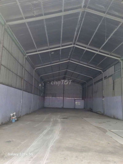 Cho thuê kho xưởng dt 300m có điện 3 pha