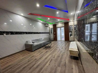 Cho thuê nhà Văn Cao 4 p.ngủ khép kín, DT: 70m2.
