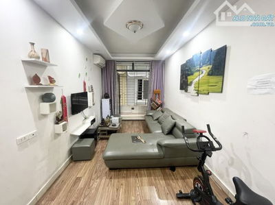 Bán Nhà 5 Tầng Bát Khối DT 33M2 Nhà  Cách Ô Tránh 5m Nhà Thoáng Cánh Mặt phố Bát Khối 10M