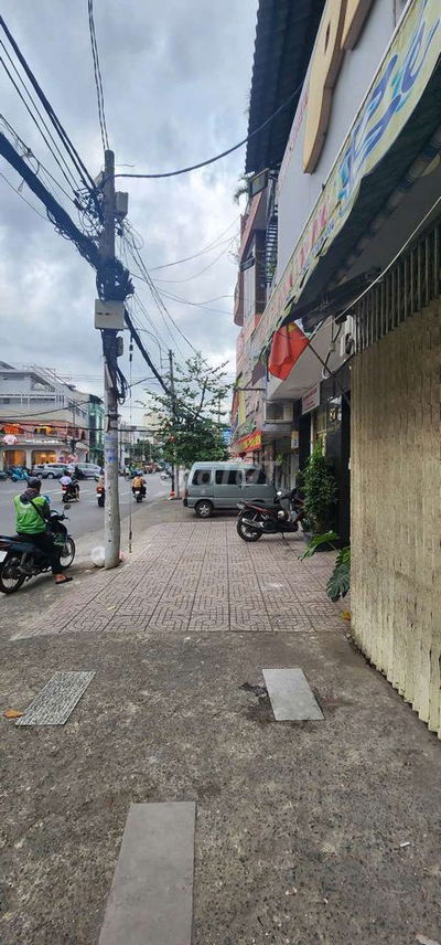 Mặt bằng ngay gốc ngã 4