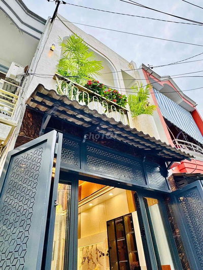 Nhà Đẹp Cao Cấp Ngay Công Viên Làng Hoa
