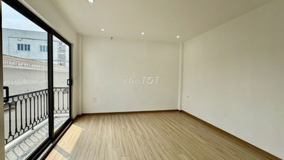 BÁN NHÀ ĐỨC GIANG 5 TẦNG. GẦN CHỢ ĐỨC HOÀ. Ô TÔ ĐỖ. 5.7 TỶ