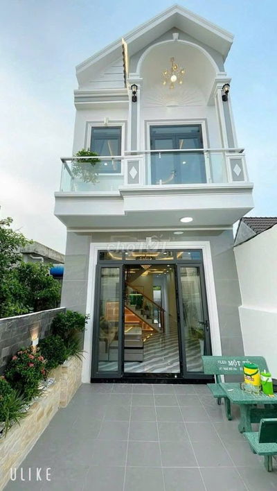 Nhà lầu 3 phòng ngủ 2 nhà vệ sinh , đường  oto chạy vivu