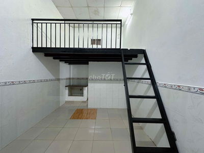 PHÒNG TRỌ GIÁ RẺ - GÁC CAO - 25M2 - NGAY VĂN CAO SÁT VĂN HIẾN