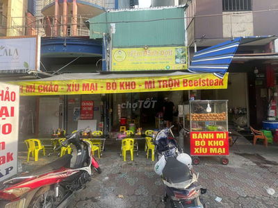 Sang mặt bằng kinh doanh hàng ăn