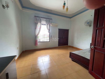 Phòng trọ sv gtvt lđxh rộng full nội thất.