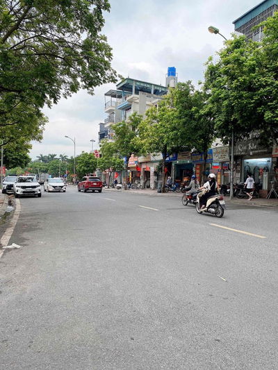 Bán nhà dân xây - ô tô - gần phố Thạch Bàn LB