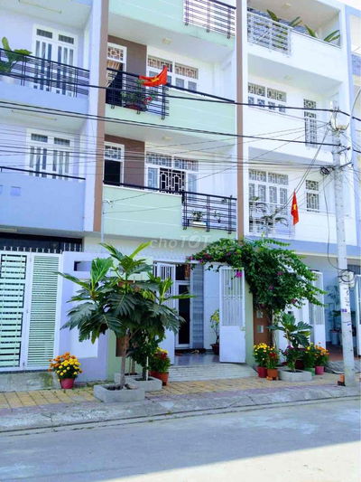 Nhà phố 5x20 DTSD 300m2  3 lầu 6 phòng P5 Q8 mặt tiền đường xe tải