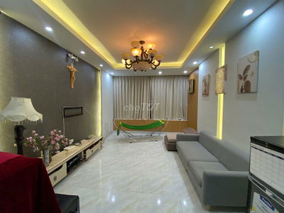 Cho thuê nhà Văn Cao, DT: 70m2, 3 phòng ngủ.