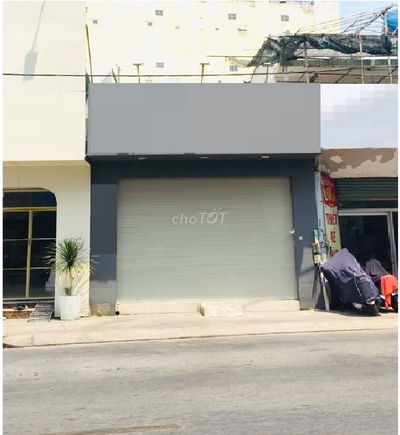 Nhà MT Ngay ngã 4 Thoại Ngọc Hầu - Gần trường học , chung cư