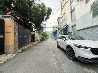 NHÀ HXH NGAY MT. ĐOÀN THỊ ĐIỂM. P1. PN. DT 3,8M×16M. GIÁ 11,5 TỶ
