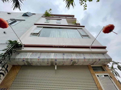Bán nhà 68/1 Lý Chính Thắng , ngang 5m cách mặt tiền 1 căn , 4 tầng