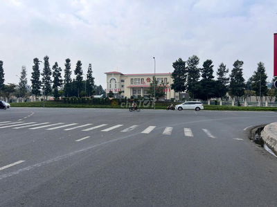 Cho thuê tòa nhà góc 2 mặt tiền Đồng Văn Cống và Phan Văn Đáng TML