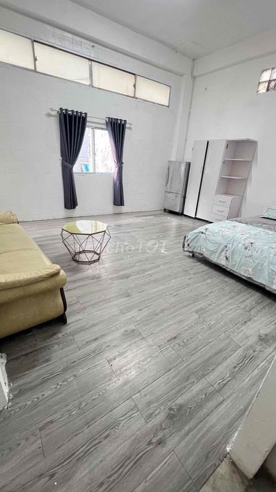 cho thuê phòng gần trường y dược và trường kinh tế rộng 40 m có cửa sổ