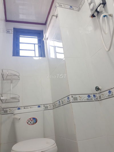 Mới xây. Gác Suốt, Máy lạnh 4,5 tr  Ngã 4 Hàng Xanh. Gần nhiều Đại Học