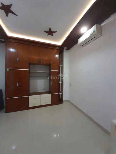 👉Cho thuê nhà đẹp 3 tầng mặt tiền đường lớn Nguyễn 2