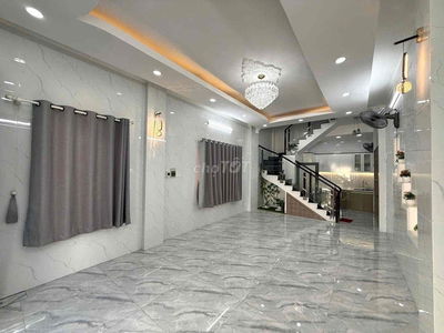 Nhà ở cần bán gấp Nơ Trang Long