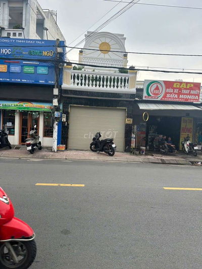 NHÀ MT VITRI ĐẸP KD SẦM UẤT DÂN CƯ ĐÔNG ĐÚC. GẦN CHỢ. NGÂY TRƯỜNG HỌC