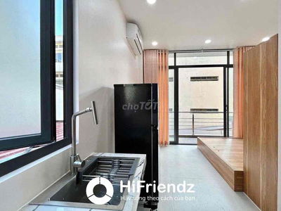 Studio ban công decor vân gỗ siêu mát mắt- cách ngã sáu Cộng Hoà 500