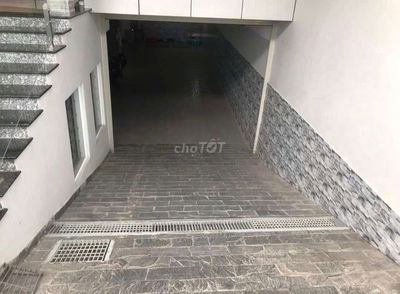 Cho thuê nhà gần siêu thị Aeonmall dt 5*20m có hầm