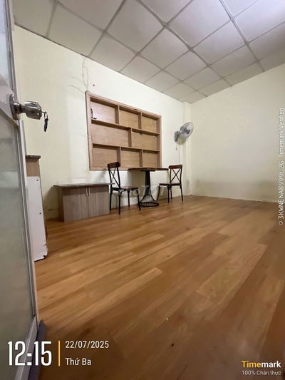 Phòng trọ rộng lớn 20m2 - Cạnh E.Town Tân Bình