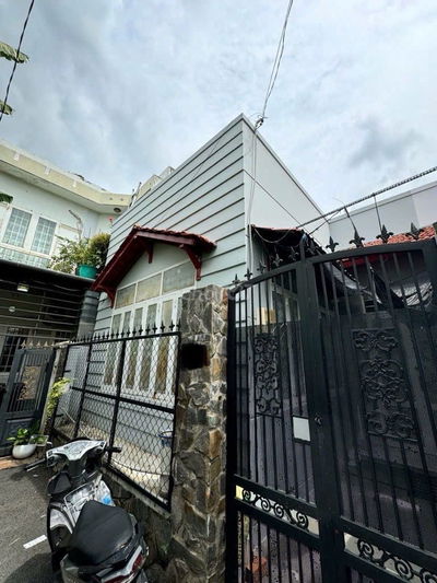 Bán nhà Quận 2, Nguyễn Duy Trinh, 6x10, sát MT, sổ vuông đẹp, 5.xx tỷ