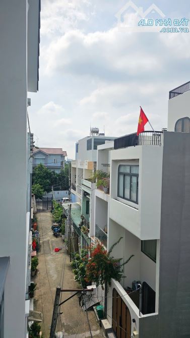 Bán nhanh nhà 3 tầng phường Hiệp Bình Chánh, ngang 5m, đường ô tô.