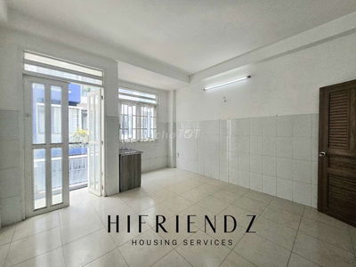 KHAI TRƯƠNG PHÒNG MỚI XÂY, BAN CÔNG, GÁC CỬA SỔ GẦN ĐH VĂN HIẾN