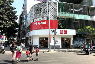 Cho thuê nhà GÓC 2MT đường Nguyễn Thái Học, Quận 1. DT: 10x30m.