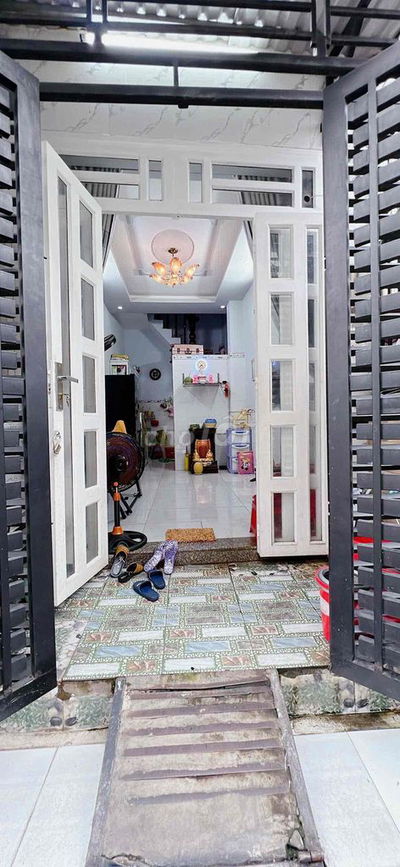 Tôi bán nhà Hlộ2 BT đúc 3 tấm full thổ cư hẻm 5m 2ty3 còn TL