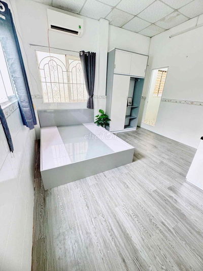 Phòng ban công full nội thất Huỳnh Tấn Tấn gần cầu Phú Mỹ