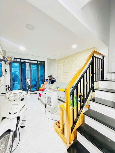 Nhà Mới XVNT_ 3 Tầng_ 4 Phòng_ Giáop Q1_ Tiện ở & Cho Thuê