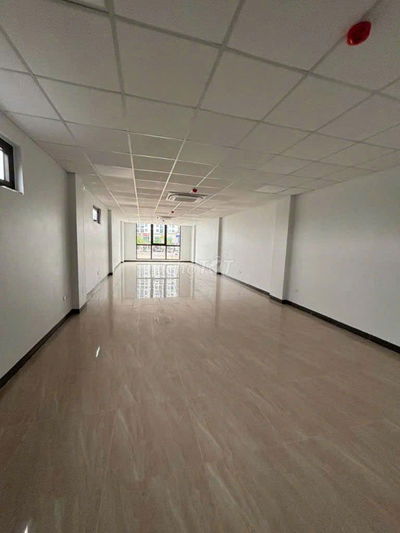Hồng Tiến - Văn Phòng 100m2 - Thang Máy, Đủ Pccc -