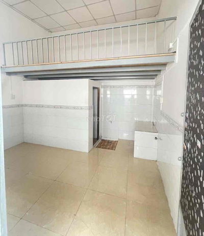phòng rộng cách Cao Đẳng Công Thương 300m
