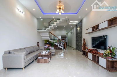 Sang tên căn nhà ngay Chợ Phạm Văn Hai, Tân Bình. Giá: 2 tỷ 530tr, sổ hồng riêng, đường tô