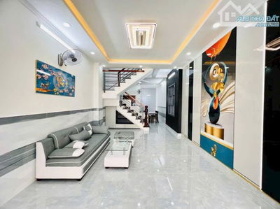 Bán nhanh căn nhà 1/ ngay Hoàng Văn Thụ, Tân Bình. DT: 51m2/ 2 Tỷ 810 tr, có SHR, hẻm 4.5m