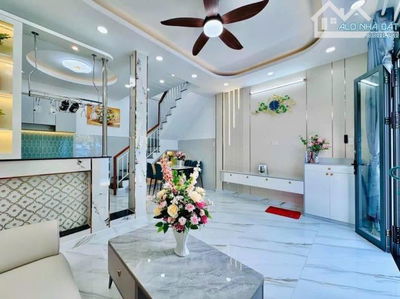 Bán căn nhà ngay Huỳnh Văn Bánh , Phú Nhuận. Giá: 2 tỷ 350tr, sổ riêng, diện tích: 665m