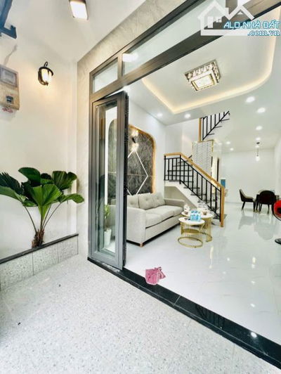 Cần bán căn nhà ngay Lê Quang Định, Bình Thạnh. Giá: 2 tỷ 630tr, sổ hồng riêng