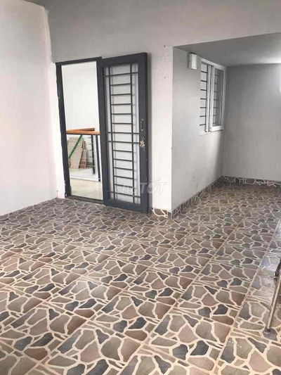 Phòng Huỳnh khương An sát Đại Học Công Nghiệp đi Bộ 2p