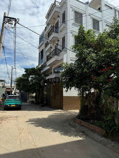 Lô góc 2 mặt tiền 1 trục bờ kè hẻm xe hơi, dt 5,7x10m