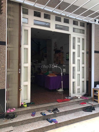 phòng trọ :25m2,lầu 1 đường Nguyễn Hữu Tiến, có ban công  cửa sổ