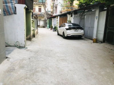 BÁN NHÀ THẠCH BÀN- CỔ LINH 40M 6T GARA-THANG MÁY NGÕ 4M -8,9  TỶ