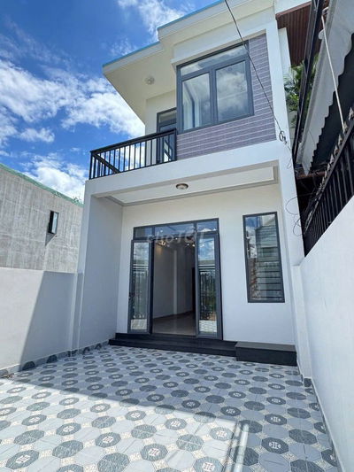 Cần bán căn nhà 1 trệt 1 lầu giá 1ty890 ngay trung tâm tp tân uyên
